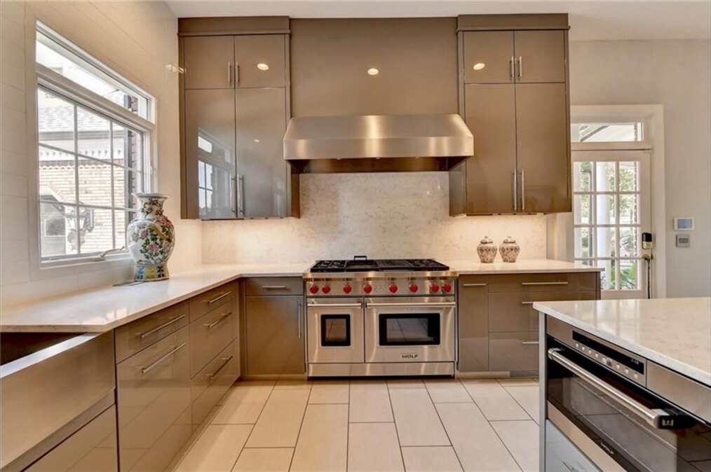 Kitchen before renovation, range wall