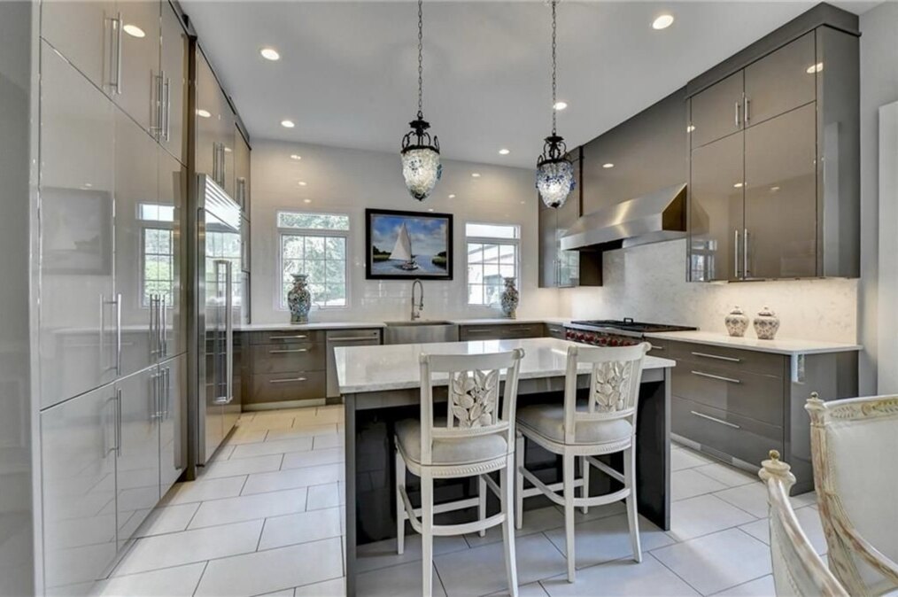 Kitchen before renovation, wide view